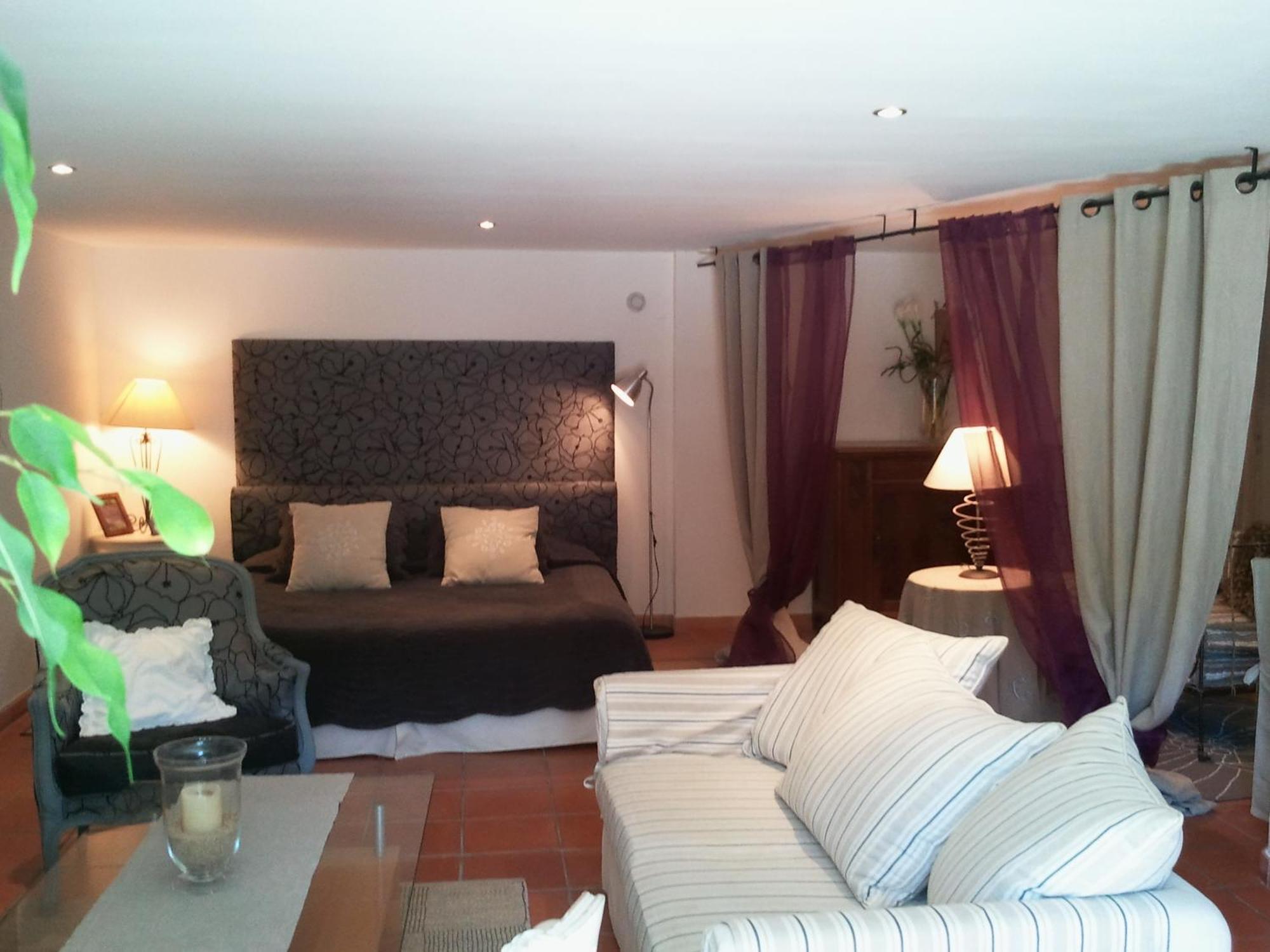 Les Chambres D'Hotes De La Ferrage La Tour-dʼAigues Exterior foto